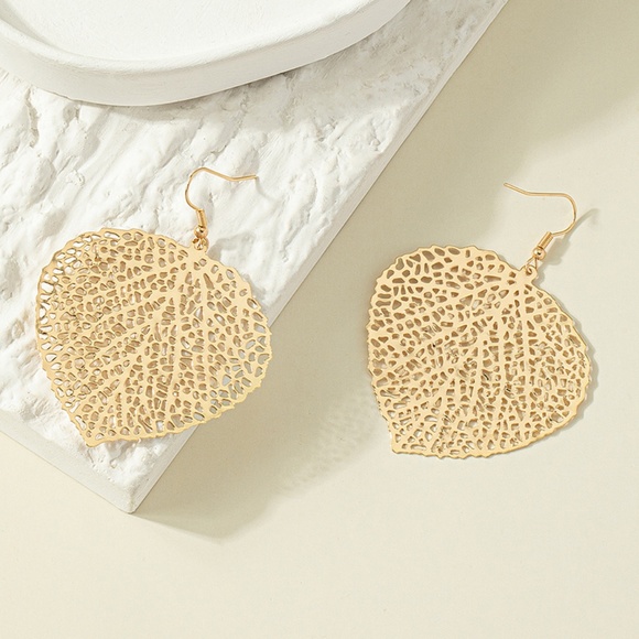 Cut out leave earrings - Picture 1 of 1